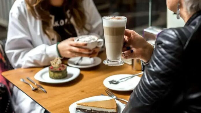 Descubra os cafés históricos que servem as melhores bebidas gourmet