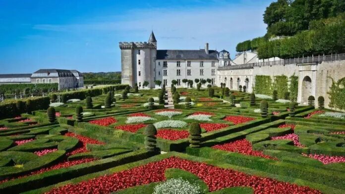 Explore os jardins secretos mais belos em mansões de luxo